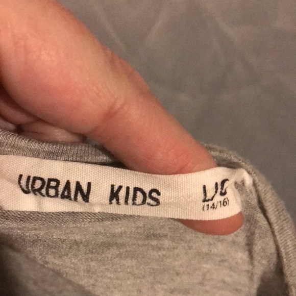 🍁Urban Kids basic t-shirt (L) - Picture 3 of 3
